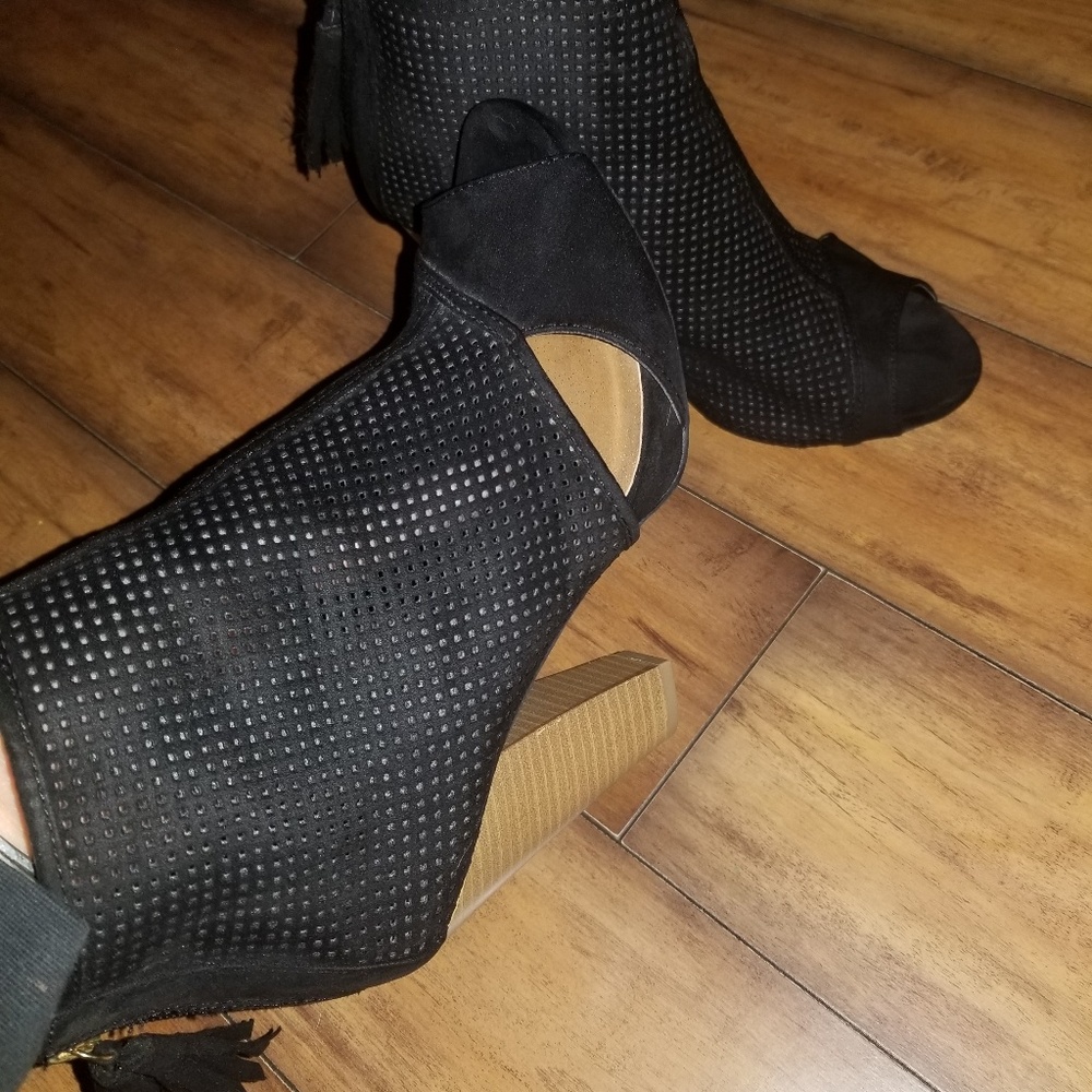 Heel booties